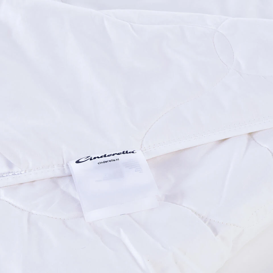 Cinderella Bamboo - Bamboe Zomer Dekbed - 140x200 Cm 4 Cinderella Bamboo - Bamboe Zomer Dekbed - 140x200 Cm - Afbeelding 2